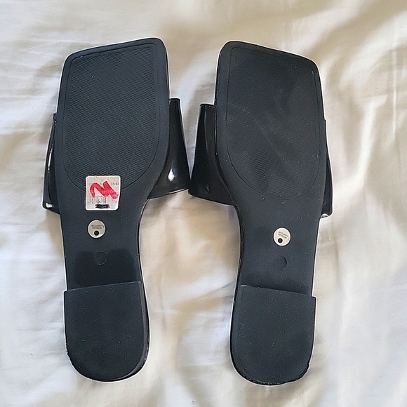 Black patent leather square toed flats, EUC🎉🎊 - Picture 5 of 7